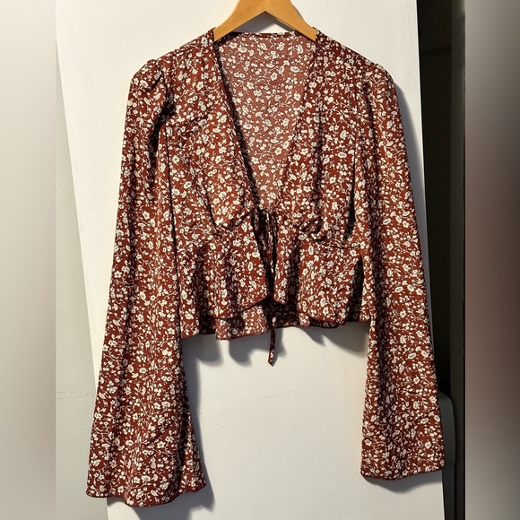 Brown floral tie up shrug style with long bell sleeves - Picture 3 of 8